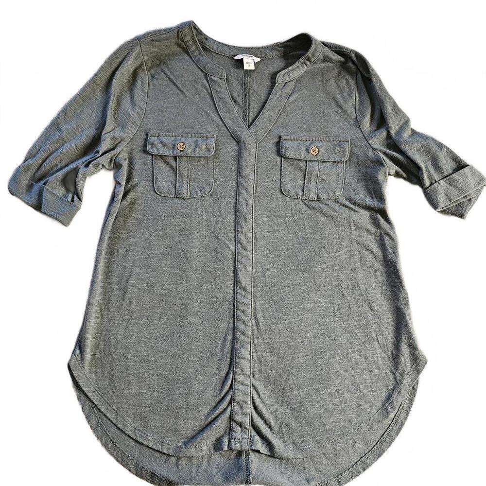 Sonoma Gray V-Neck Shirt with Button Pockets, Size Small